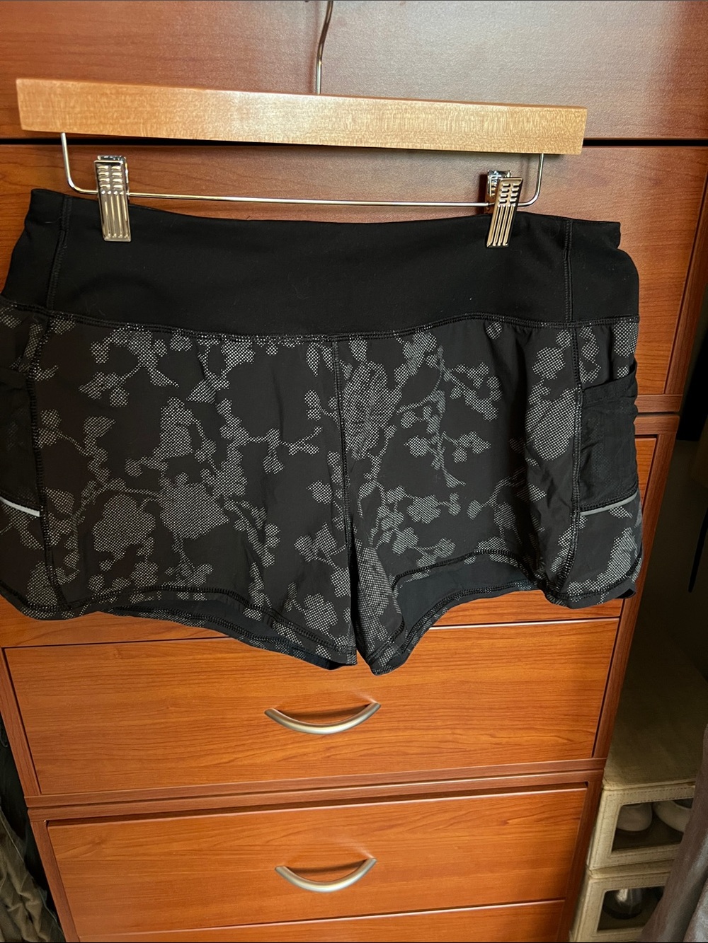 Athleta Tuscan Vine Ready Set Go shorts